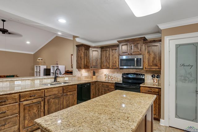 1704 Yellowstone Dr., Longview, TX 75605