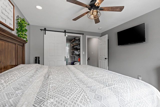 1266 GLENVIEW DRIVE, Neenah, WI 54956