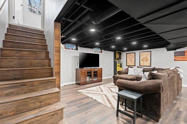 1266 GLENVIEW DRIVE, Neenah, WI 54956