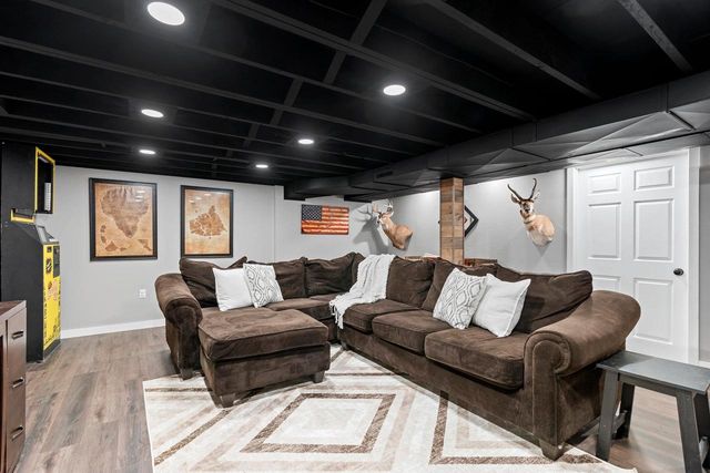 1266 GLENVIEW DRIVE, Neenah, WI 54956