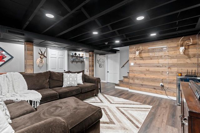 1266 GLENVIEW DRIVE, Neenah, WI 54956