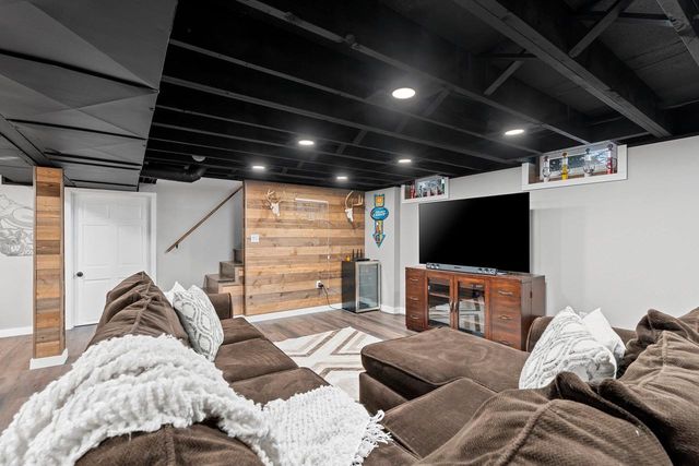 1266 GLENVIEW DRIVE, Neenah, WI 54956