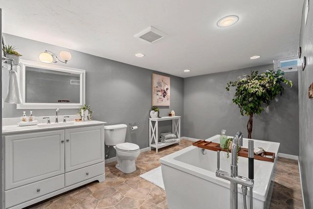 1266 GLENVIEW DRIVE, Neenah, WI 54956