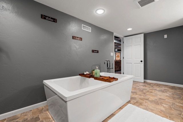 1266 GLENVIEW DRIVE, Neenah, WI 54956