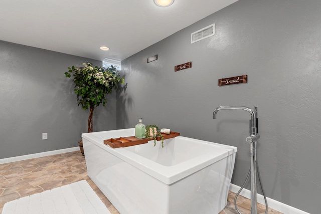 1266 GLENVIEW DRIVE, Neenah, WI 54956