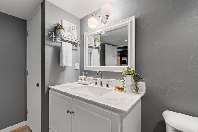 1266 GLENVIEW DRIVE, Neenah, WI 54956