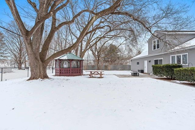 1266 GLENVIEW DRIVE, Neenah, WI 54956