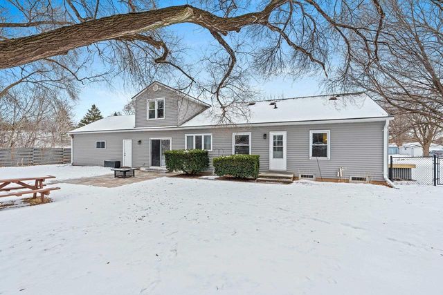 1266 GLENVIEW DRIVE, Neenah, WI 54956