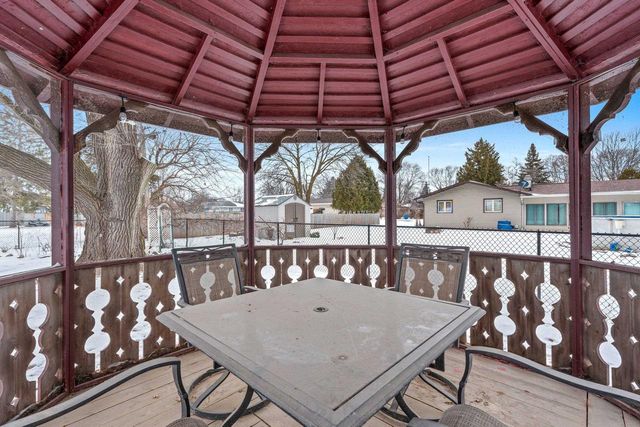 1266 GLENVIEW DRIVE, Neenah, WI 54956