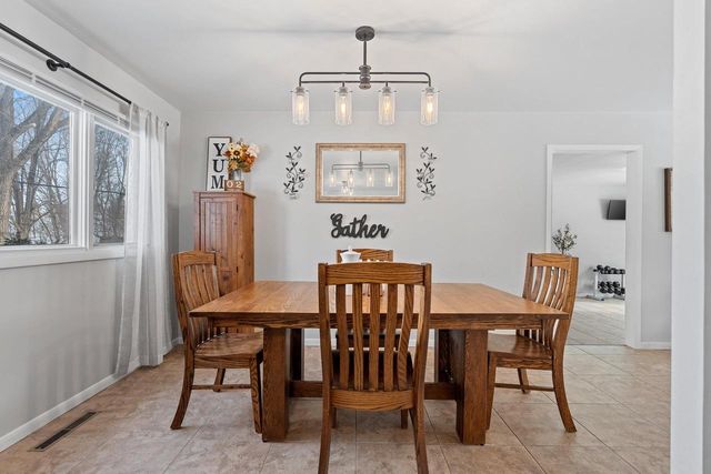 1266 GLENVIEW DRIVE, Neenah, WI 54956