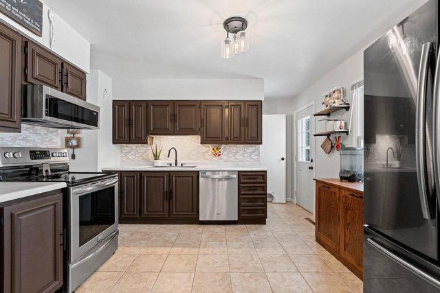 1266 GLENVIEW DRIVE, Neenah, WI 54956