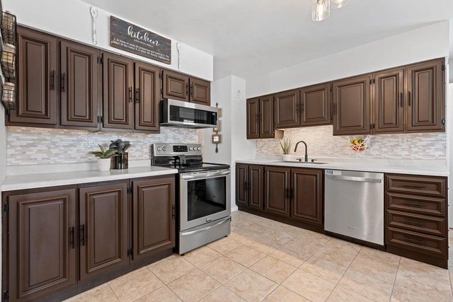 1266 GLENVIEW DRIVE, Neenah, WI 54956