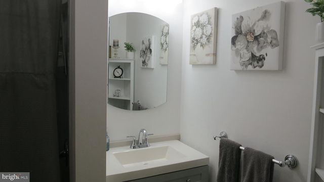 99 LINDBERGH RD, Hopewell, NJ 08525