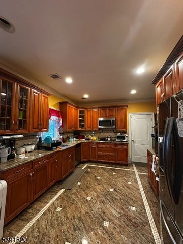 28 Zachary Ter, Fair Lawn Boro, NJ 07410