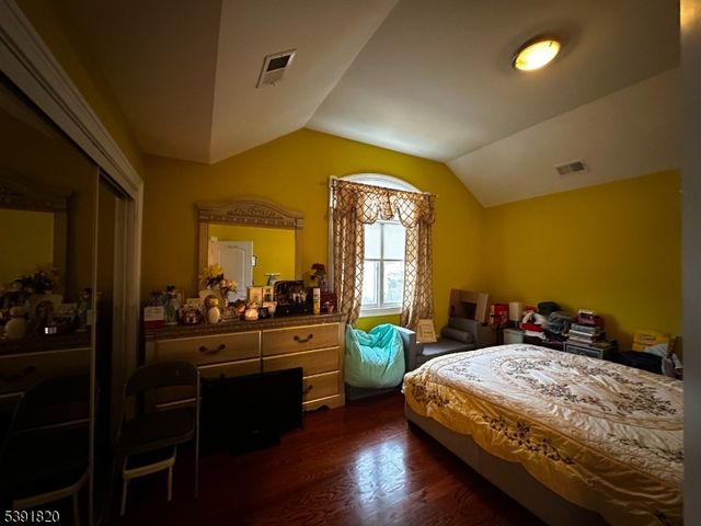 28 Zachary Ter, Fair Lawn Boro, NJ 07410