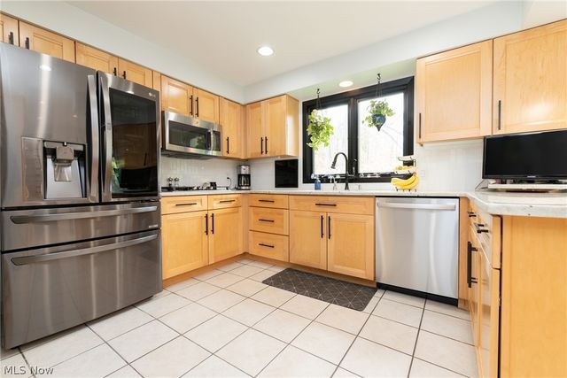28750 S Woodland Road, Pepper Pike, OH 44124