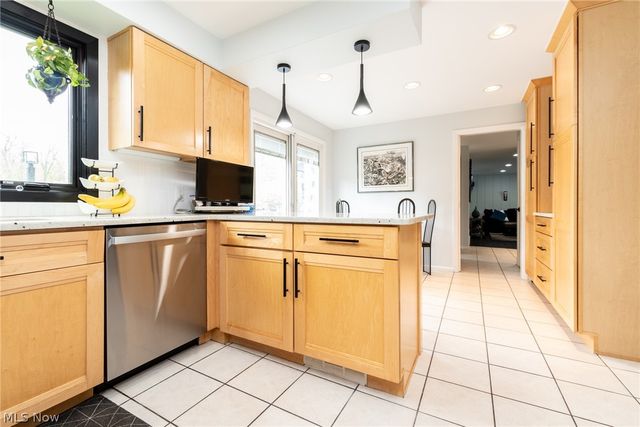 28750 S Woodland Road, Pepper Pike, OH 44124