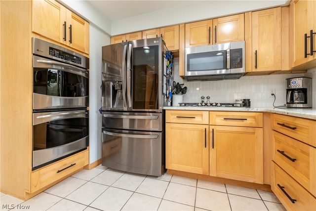 28750 S Woodland Road, Pepper Pike, OH 44124