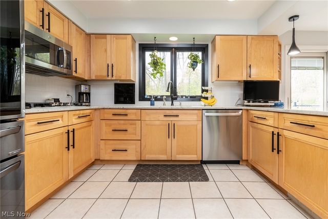 28750 S Woodland Road, Pepper Pike, OH 44124