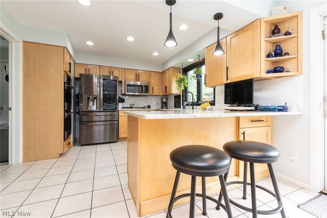 28750 S Woodland Road, Pepper Pike, OH 44124