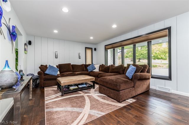 28750 S Woodland Road, Pepper Pike, OH 44124