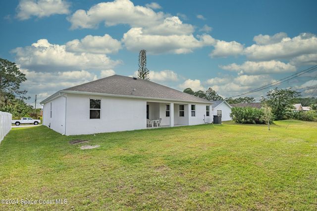 1717 Dalroy Street NW, Palm Bay, FL 32907