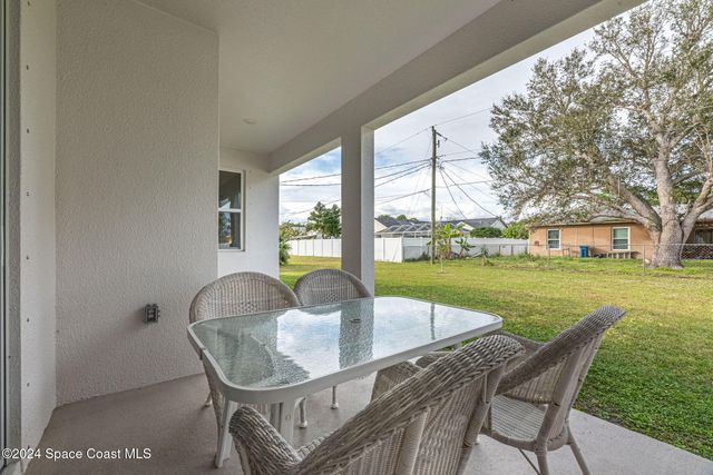 1717 Dalroy Street NW, Palm Bay, FL 32907