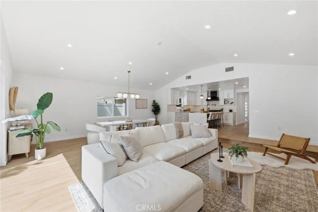 17420 Collins Street, Encino, CA 91316