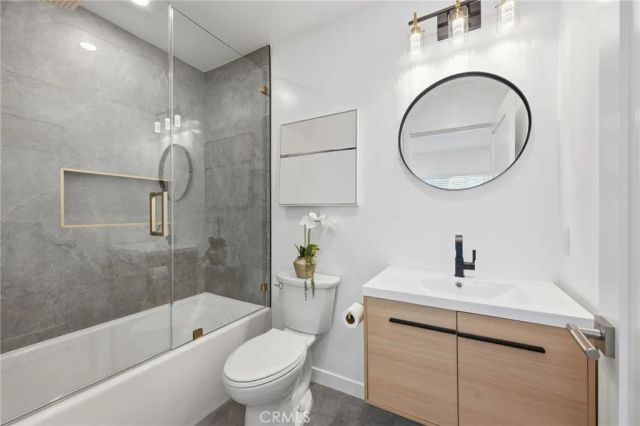 17420 Collins Street, Encino, CA 91316
