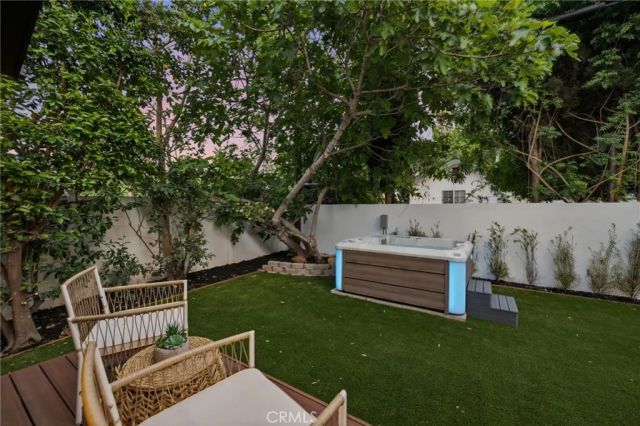 17420 Collins Street, Encino, CA 91316