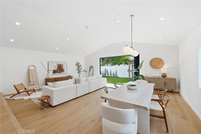 17420 Collins Street, Encino, CA 91316