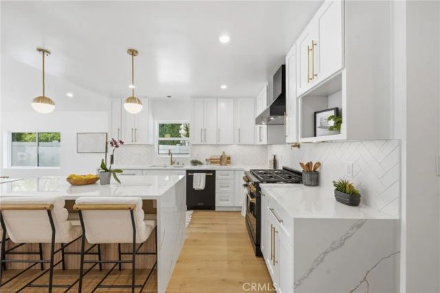 17420 Collins Street, Encino, CA 91316