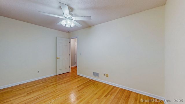 80 Country Lane APT 40, Vernon, CT 06066