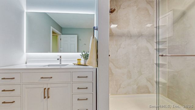 80 Country Lane APT 40, Vernon, CT 06066