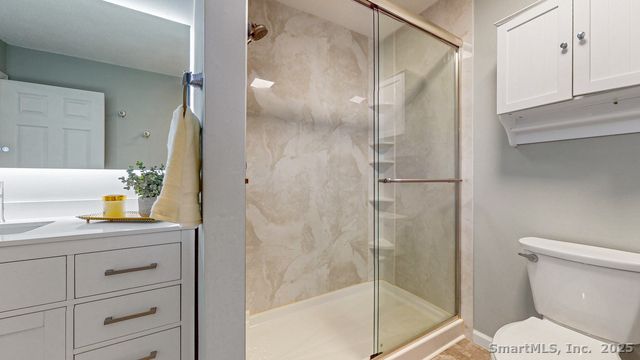 80 Country Lane APT 40, Vernon, CT 06066