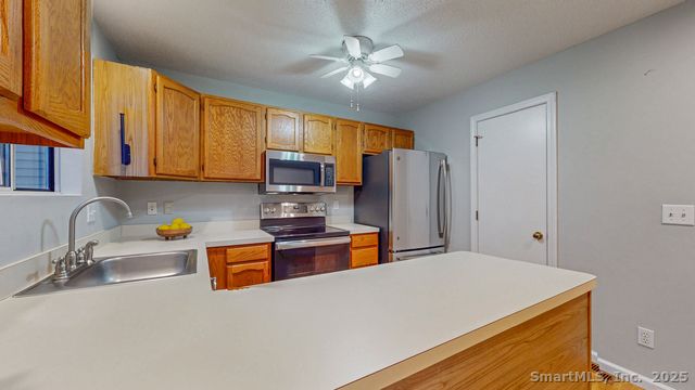 80 Country Lane APT 40, Vernon, CT 06066