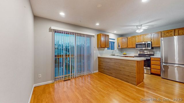 80 Country Lane APT 40, Vernon, CT 06066