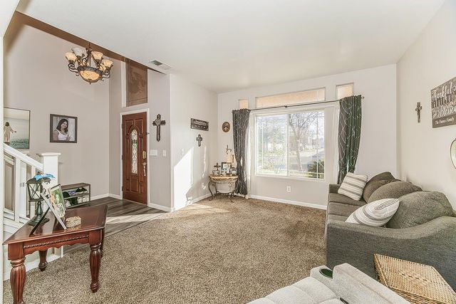 2631 Rall Avenue, Clovis, CA 93611