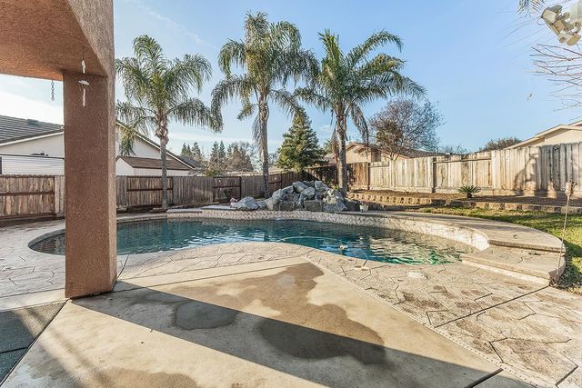 2631 Rall Avenue, Clovis, CA 93611