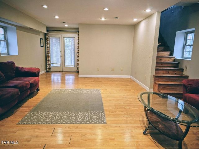 1021 Northeast Lee Street, Wise, VA 24293