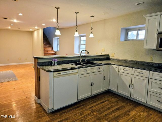 1021 Northeast Lee Street, Wise, VA 24293