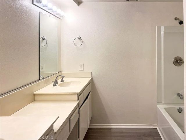 196 Sunny Halo Court, Perris, CA 92571