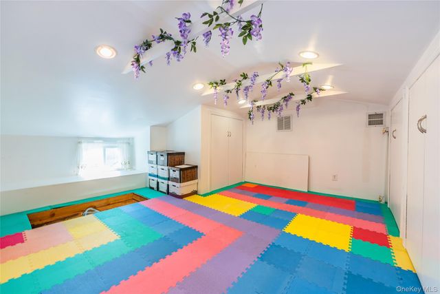 19 Wayside Lane, Wantagh, NY 11793