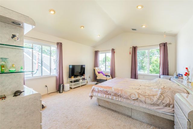 19 Wayside Lane, Wantagh, NY 11793