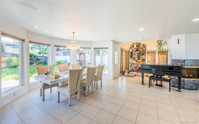 19 Wayside Lane, Wantagh, NY 11793