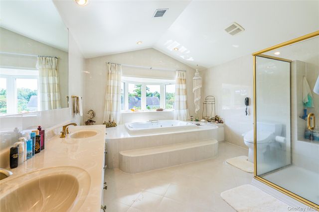 19 Wayside Lane, Wantagh, NY 11793