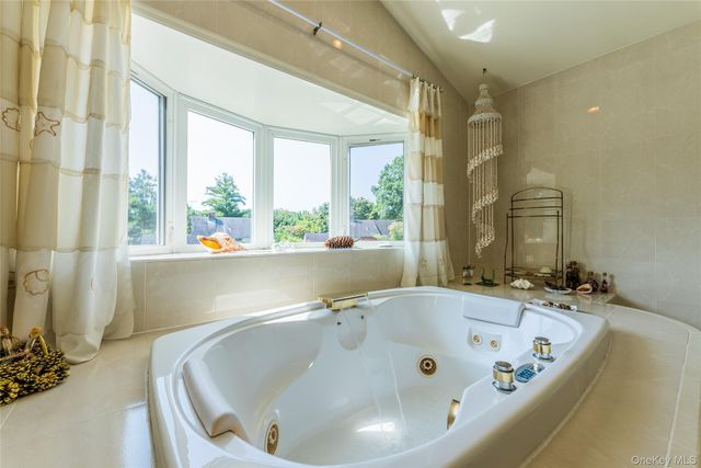 19 Wayside Lane, Wantagh, NY 11793