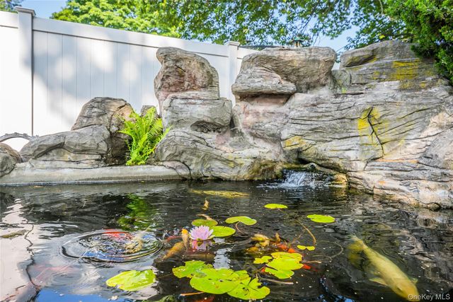 19 Wayside Lane, Wantagh, NY 11793