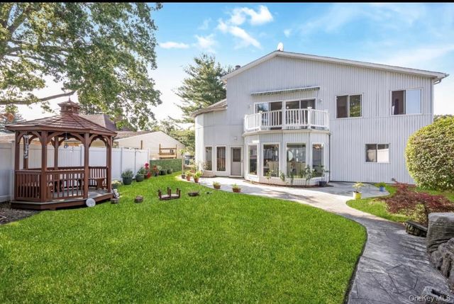 19 Wayside Lane, Wantagh, NY 11793