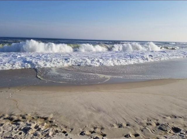 19 Wayside Lane, Wantagh, NY 11793